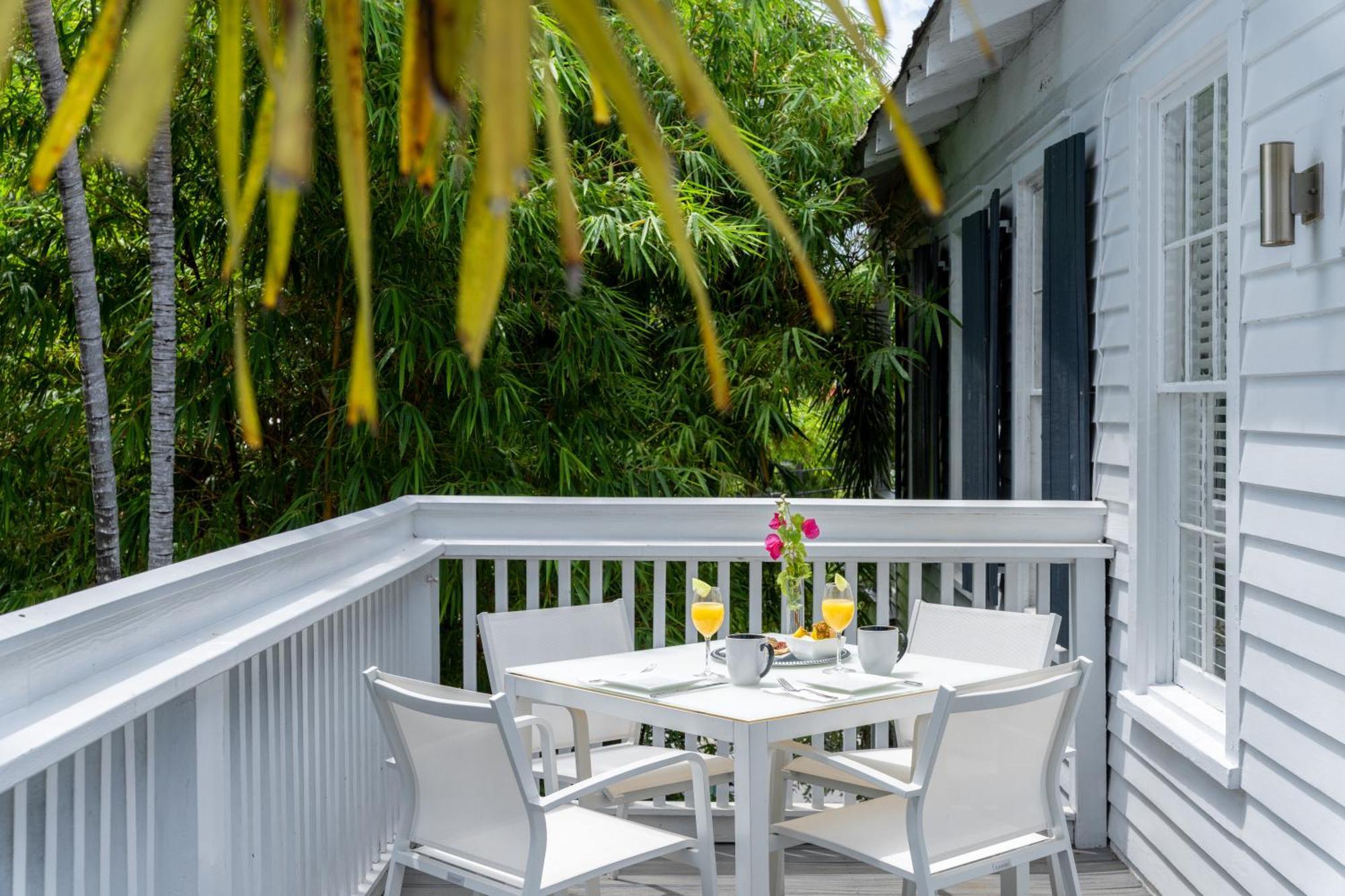 Alexander's Guesthouse-adult Exclusive, Lgbtq Friendly Bed & Breakfast 3*