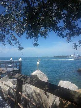 Aqualodge Llc Key West