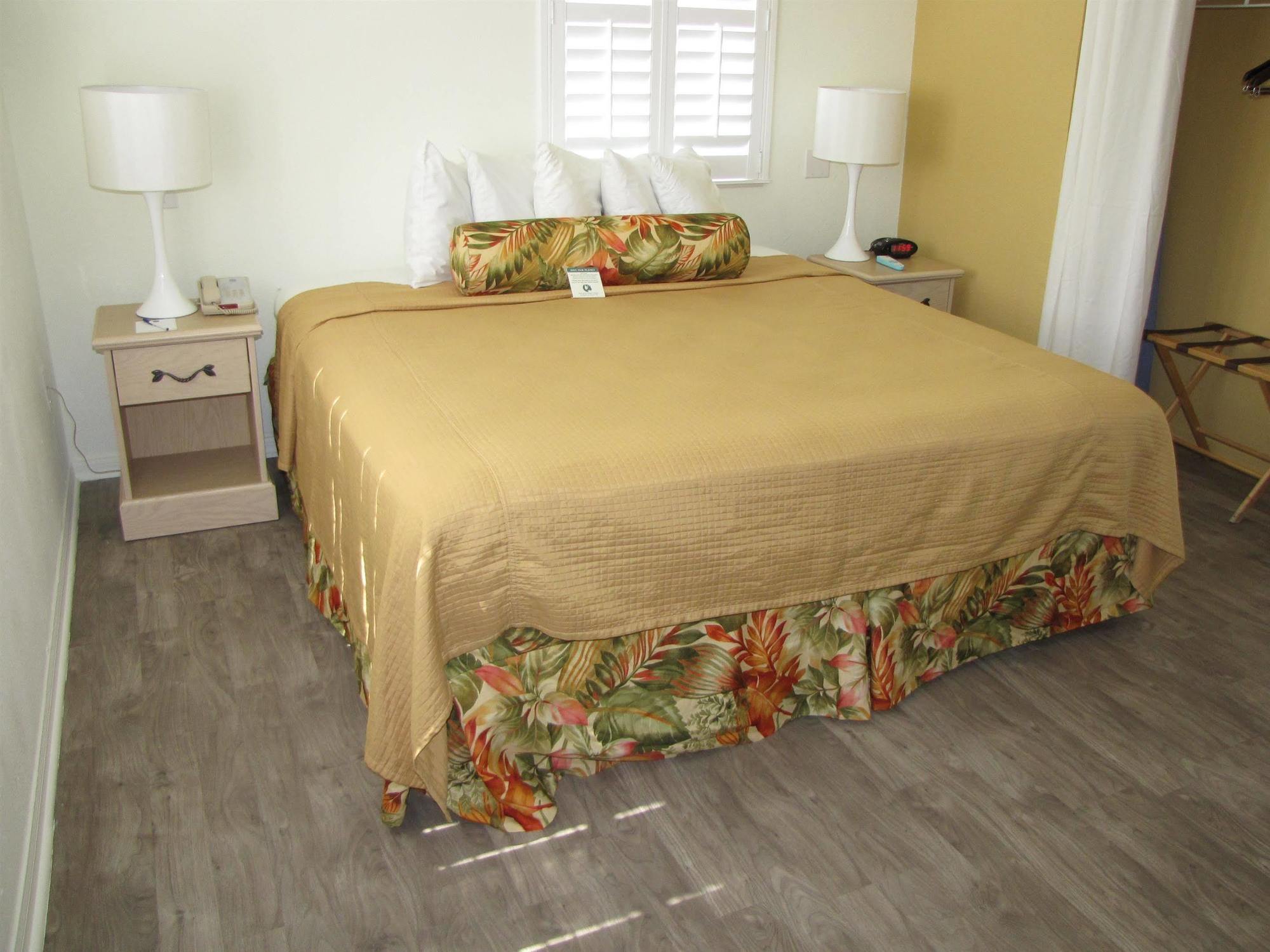 Western Hibiscus 3* Key West