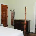 The Porch On Frances Inn - Adults Exclusive