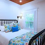 Pineapple Cottage