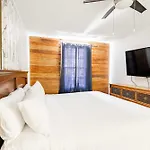 Commodore\'S Cove