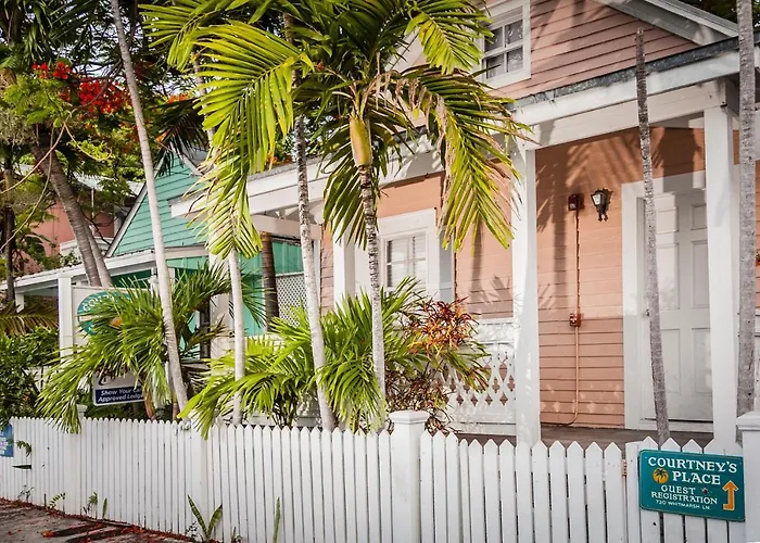 Courtney\'S Place Historic Cottages & Inns