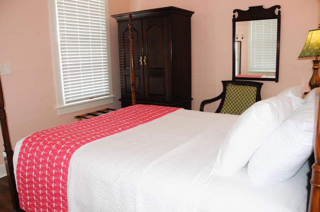The Porch On Frances - Adults Exclusive Inn *