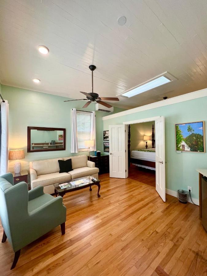 The Porch On Frances - Adults Exclusive Inn