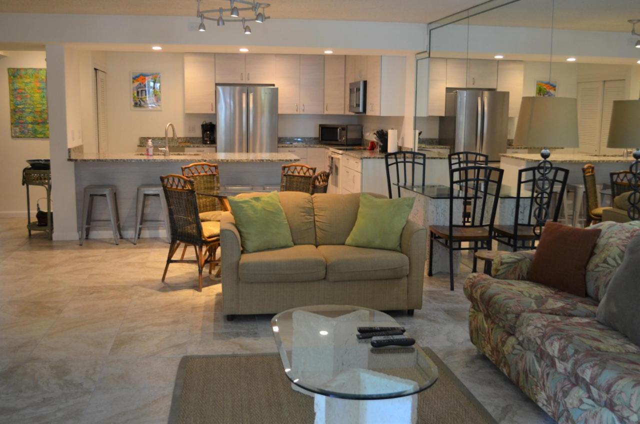 Poolside Breeze Retreat Apartment