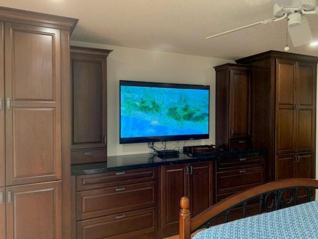 Beautifully Renovated Summer Of 2020 And Enjoy Lovely Unit Apartment