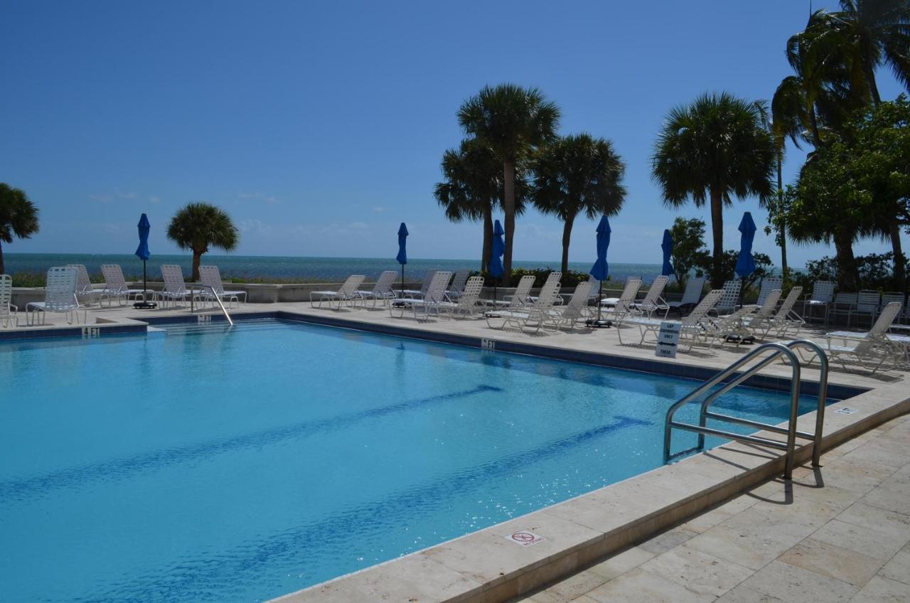 Poolside Breeze Retreat Apartment