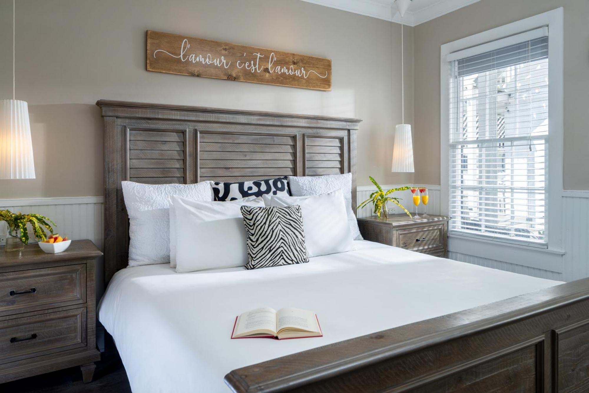 Alexander'S Guesthouse-Adult Exclusive Bed & Breakfast
