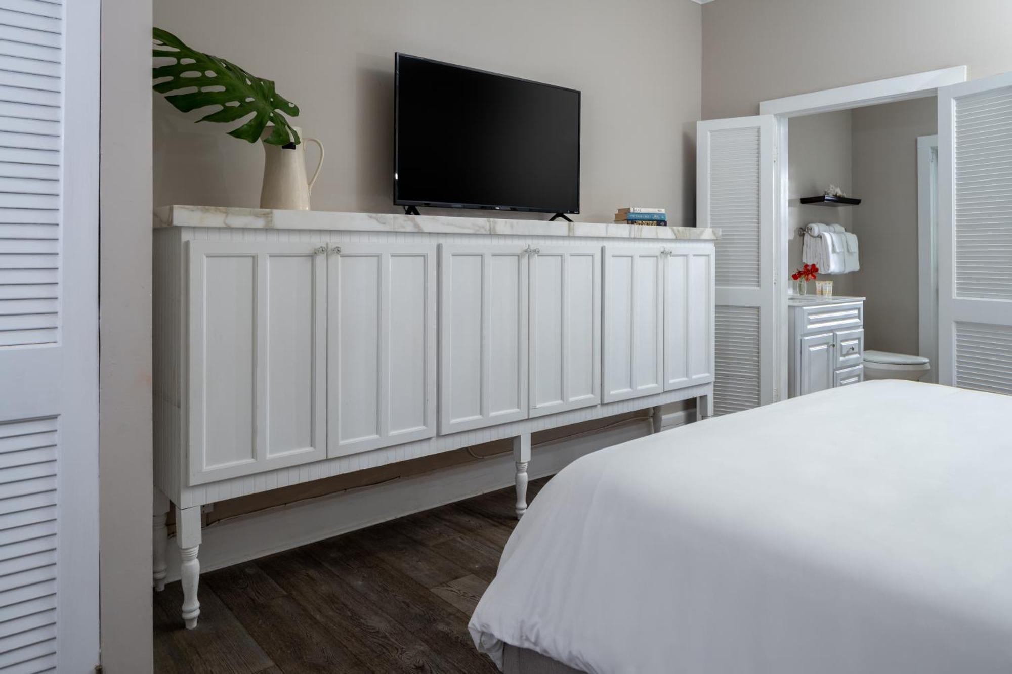 Alexander'S Guesthouse-Adult Exclusive Bed & Breakfast