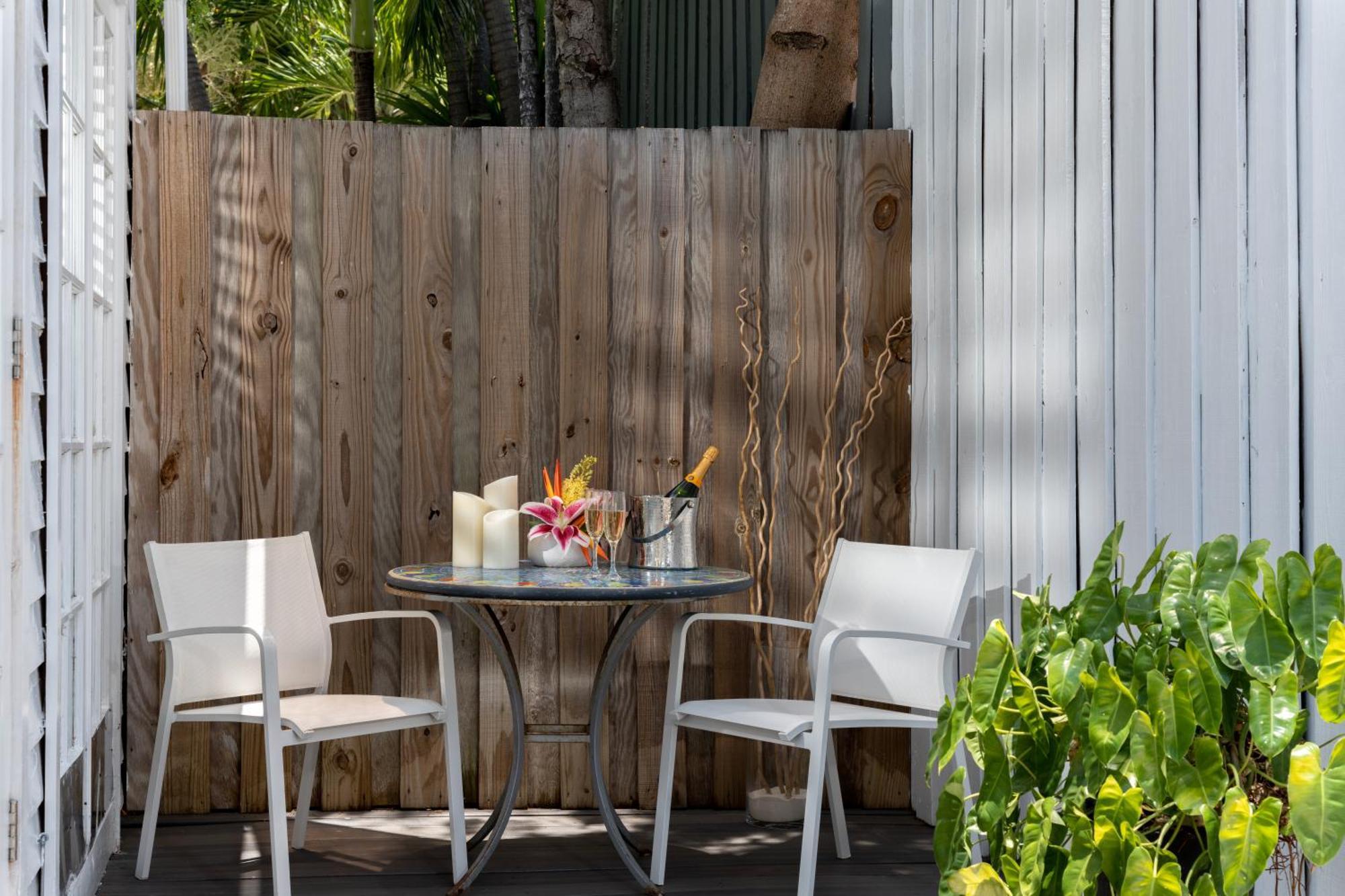 Alexander'S Guesthouse-Adult Exclusive Bed & Breakfast