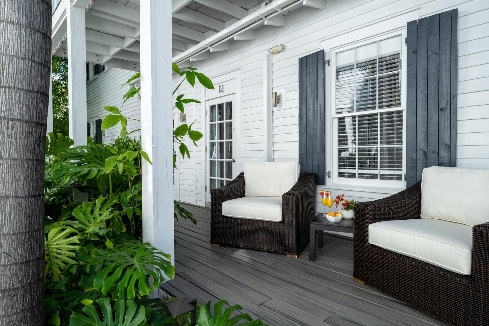 Alexander'S Guesthouse-Adult Exclusive Bed & Breakfast 3*