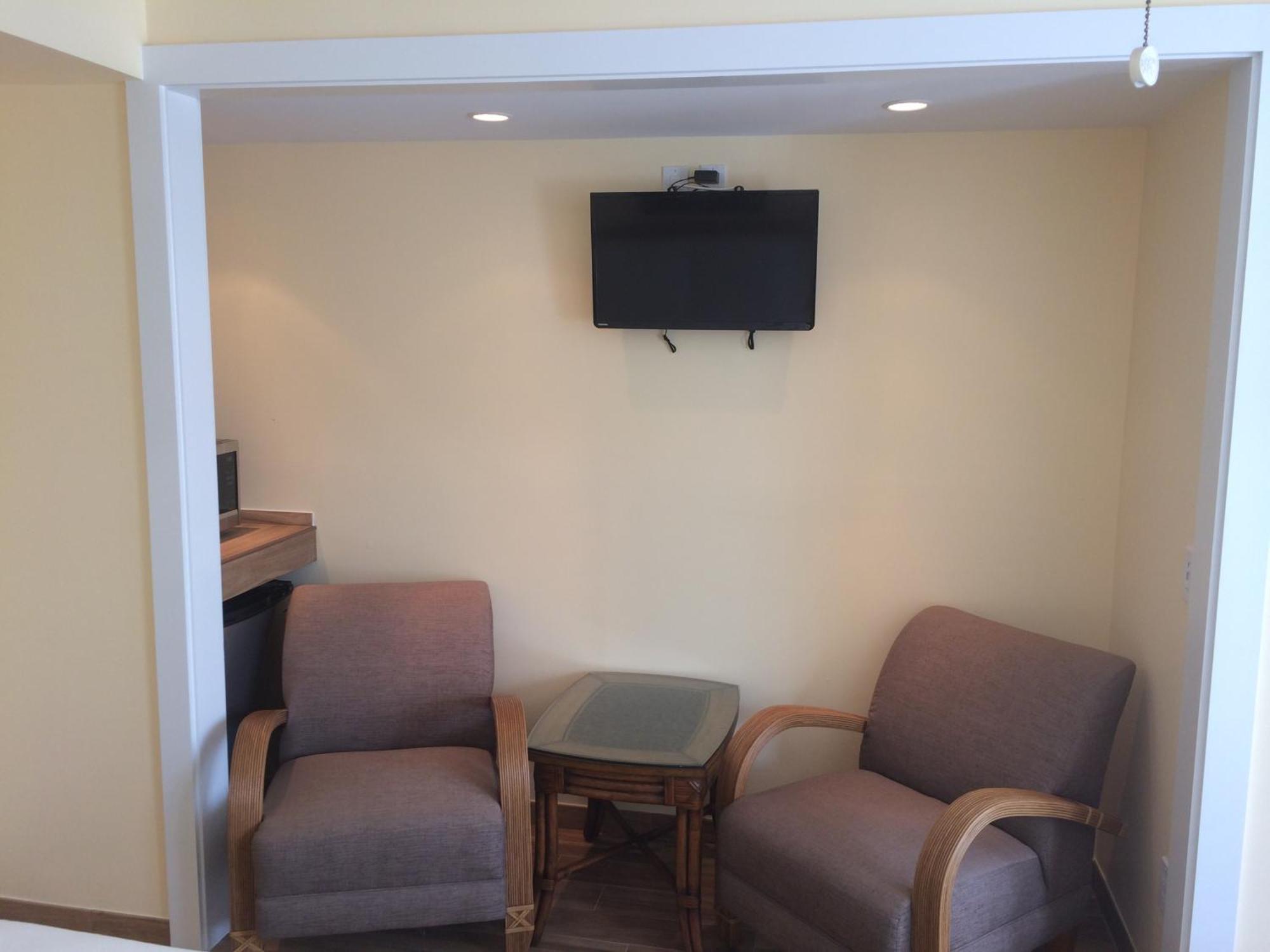 Douglas House 3*