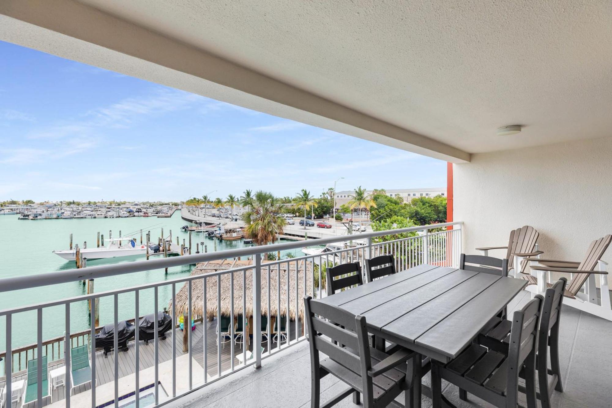 Holiday home Curacao - Large 2x2 Waterfront Great View Pool & Dock Key West
