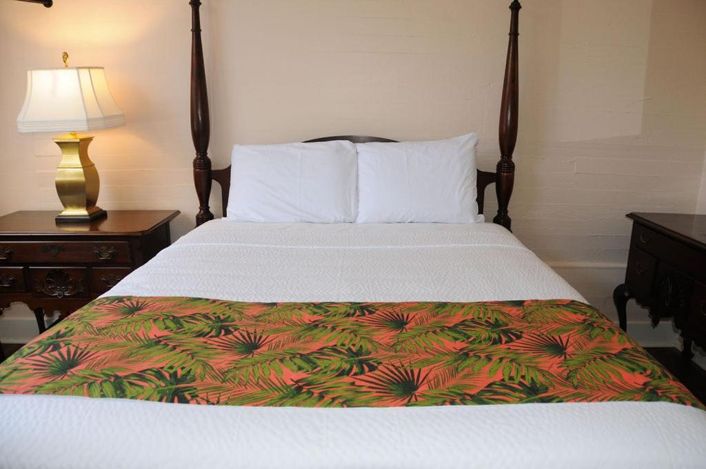 The Porch On Frances - Adults Exclusive Inn *