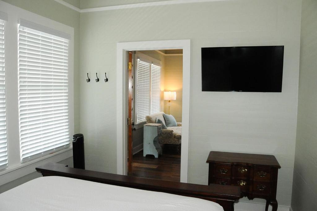 Inn The Porch On Frances - Adults Exclusive