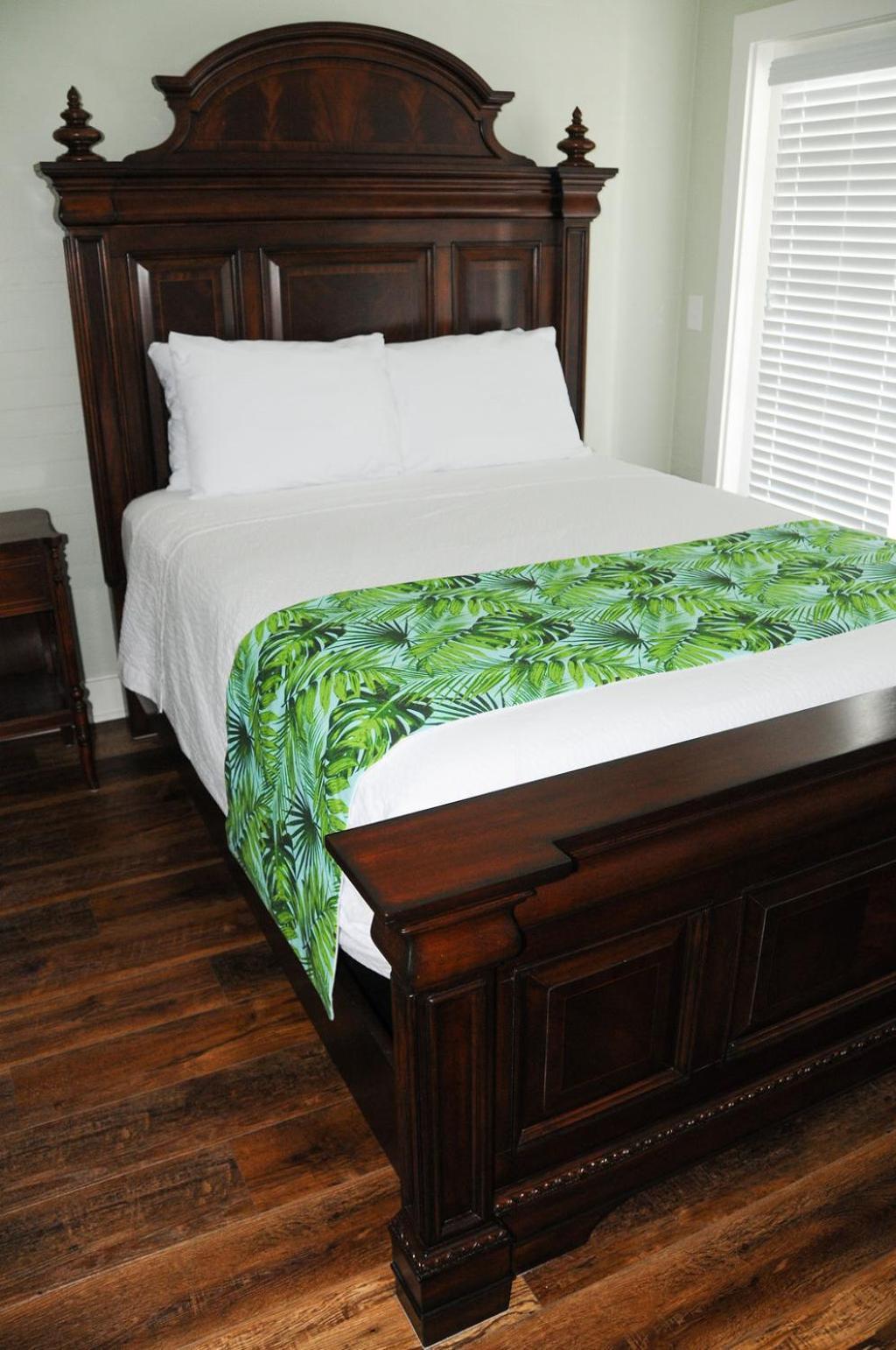 The Porch On Frances - Adults Exclusive Inn *