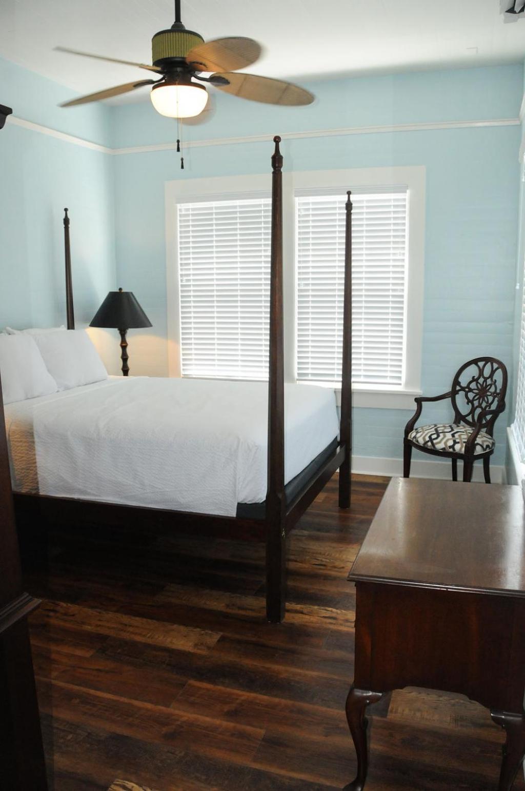 The Porch On Frances - Adults Exclusive Inn *