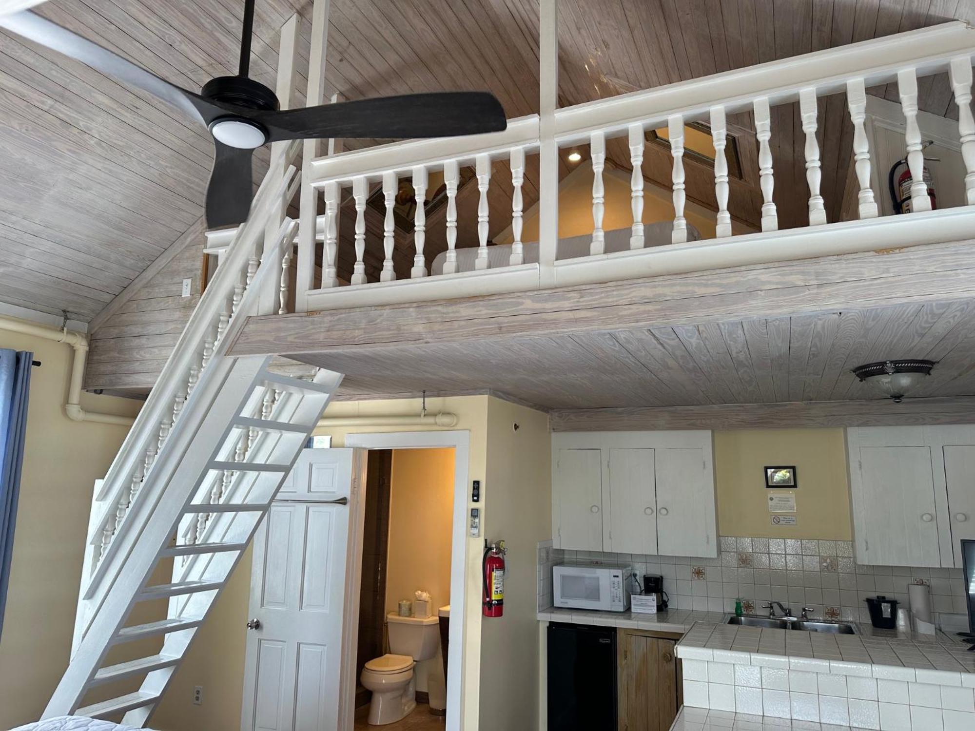 Douglas House 3*