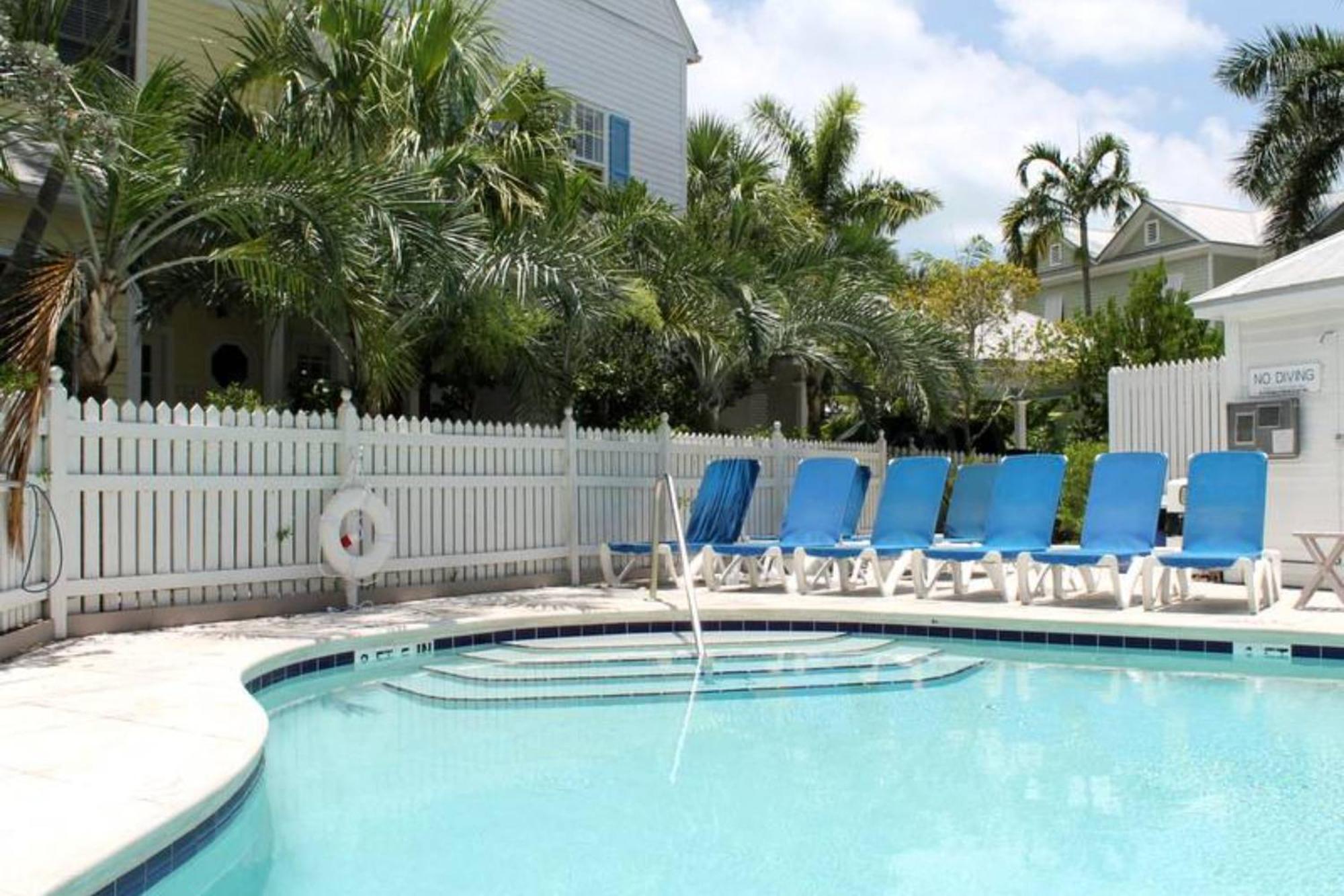 Holiday home Artist Garden By Avantstay Great Location W Balcony Outdoor Dining Shared Pool Bbq Week Long *