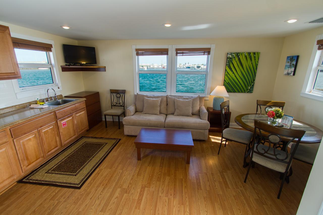 Harborside & Marina Motel 2*