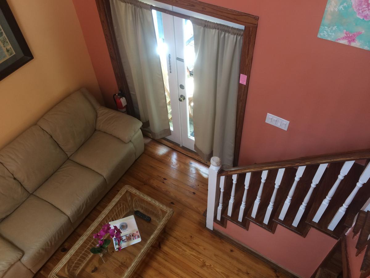 Courtney's Place Historic & Guest house 2*