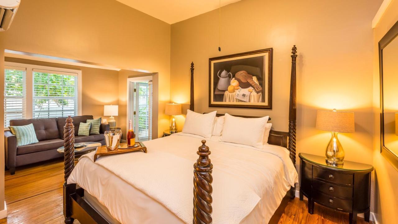 L'habitation Guesthouse- Adult Exclusive Bed & Breakfast