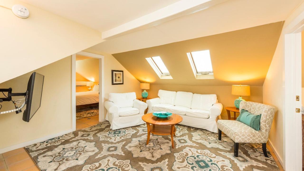 L'habitation Guesthouse- Adult Exclusive Bed & Breakfast