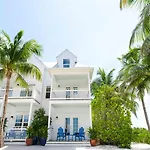 Parrot Key Hotel & Villas