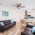 The Guava Duff - Beautiful Kw Home With Space To Chill & Lots Of Free Parking!!