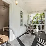 Paradise Inn (Adults Only)