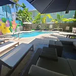 Duval Street Suite Overlooking Duval W Parking And Pool