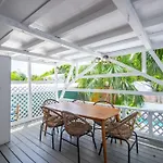 New Coastal Rose - Bright Loft With High Ceilings