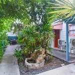African Queen - Harbor Walk Hideaways