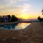 Sundown Refuge By Avantstay Great Location W Patio Outdoor Dining Bbq Shared Pool Week Long Stays