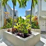 Duval Breeze By Avantstay Great Location Close To Beach Nightlife Shared Pool Week Long Stays