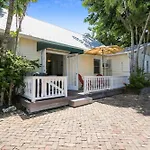 Ibis By Avantstay Close To Duval Street W Shared Pool Month Long Stays Only