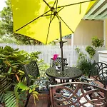 Conch Adventure By Avantstay Great Location W Patio Outdoor Dining And Shared Pool Week Long Stays