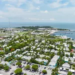 A Place In Paradise By Avantstay Key West Walkable W Shared Pool Week Long Stays Only