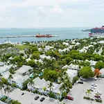 A Place In Paradise By Avantstay Key West Walkable W Shared Pool Week Long Stays Only