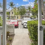 Key West Charming By Avantstay Communal Pool Gated Community Near Fort Zachary Taylor Park Week Long Stays