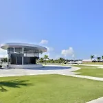 Key West Charming By Avantstay Communal Pool Gated Community Near Fort Zachary Taylor Park Week Long Stays