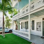 Casa Victoria By Last Key Realty