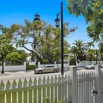 Lighthouse Villa By Avantstay Walk To Southernmost Point W Private Pool Patio Month Long Stays
