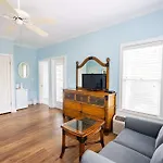 Deluxe King With Balcony - At James House With Parking!