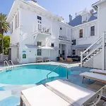 Deluxe King - Curry Mansion With Pool!