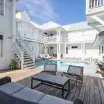 Deluxe King - Curry Mansion With Pool!