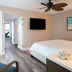 Pier House Resort & Spa