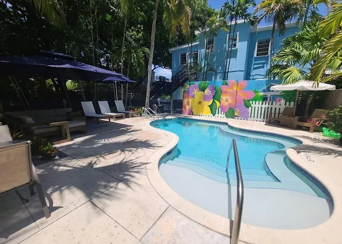 6 Bedroom 6 Bath Guesthouse On Duval Street