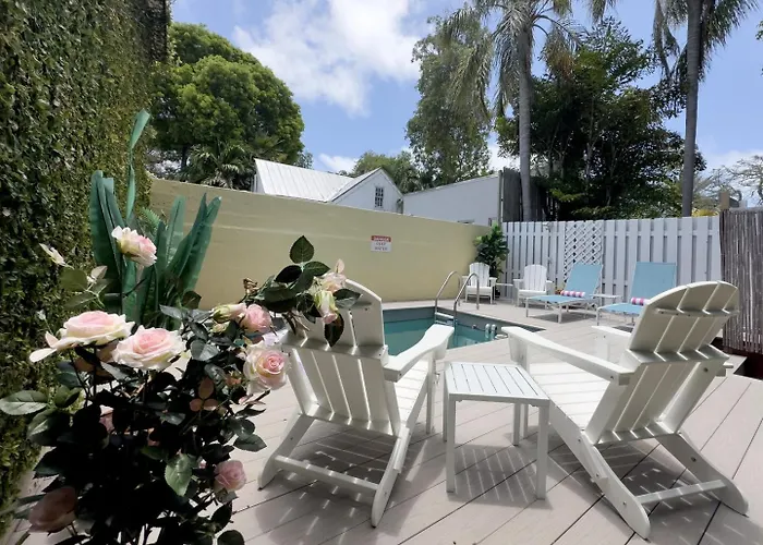 New Rose Retreat - Pool & Parking